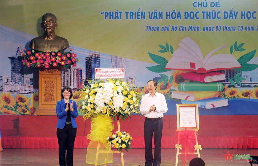 TP Hồ Chí Minh đạt chuẩn phổ cập giáo dục, xóa mù chữ