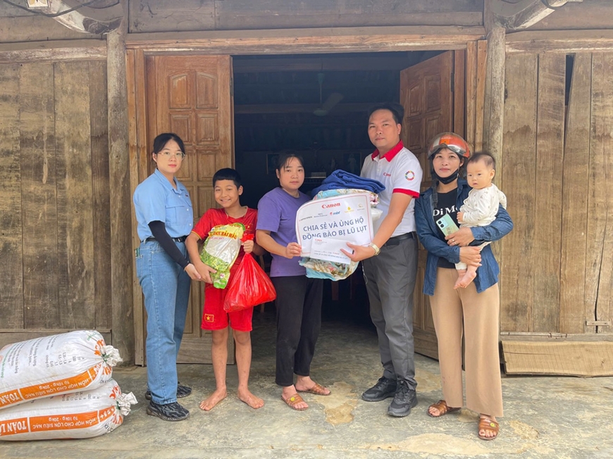 Hơn 2 tỷ đồng chia sẻ và ủng hộ người dân bị lũ lụt tại các tỉnh miền núi phía Bắc