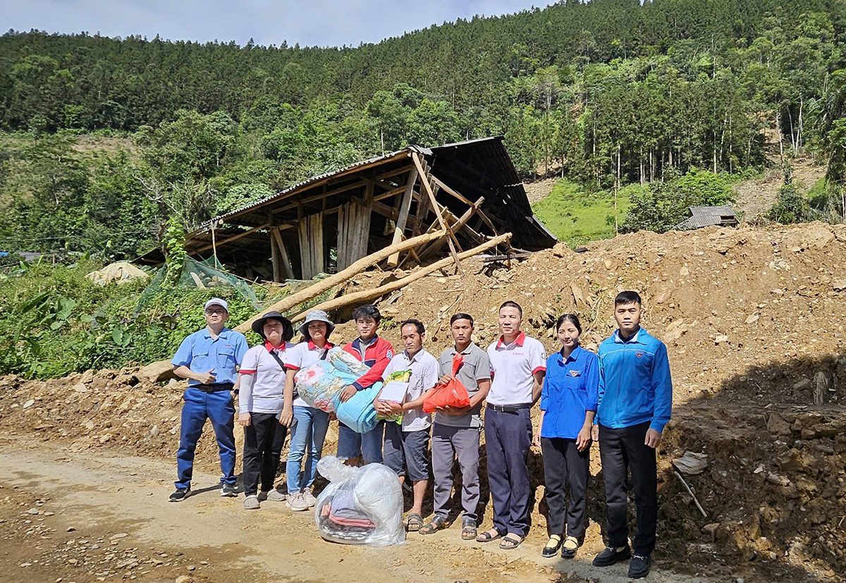 Hơn 2 tỷ đồng chia sẻ và ủng hộ người dân bị lũ lụt tại các tỉnh miền núi phía Bắc

