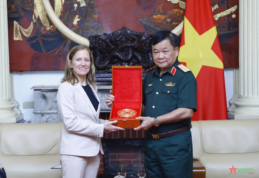 Thượng tướng Hoàng Xuân Chiến tiếp Giám đốc USAID tại Việt Nam