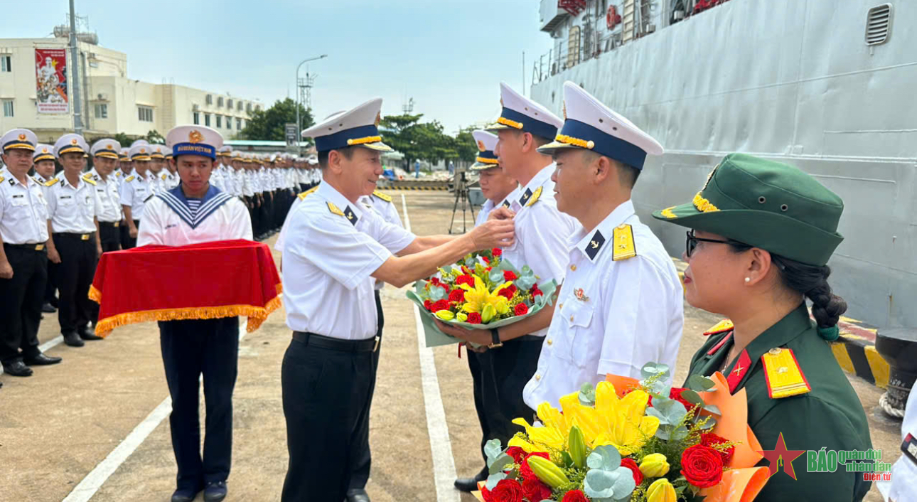 Tàu 18 cập cảng Vũng Tàu, hoàn thành xuất sắc nhiệm vụ tham gia Diễn tập Kakadu 2024