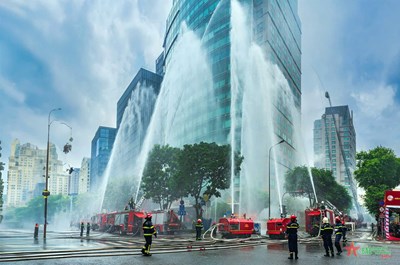 Gallery - 	TP Hồ Chí Minh: Gần 1.500 người diễn tập chữa cháy nhà cao tầng