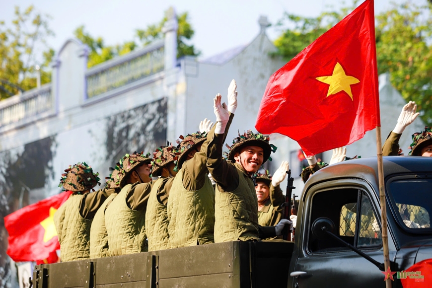 Tổng duyệt tái hiện đoàn quân tiếp quản Thủ đô năm 1954 tại hồ Gươm