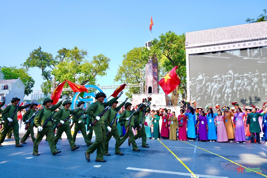 Tổng duyệt tái hiện đoàn quân tiếp quản Thủ đô năm 1954 tại hồ Gươm