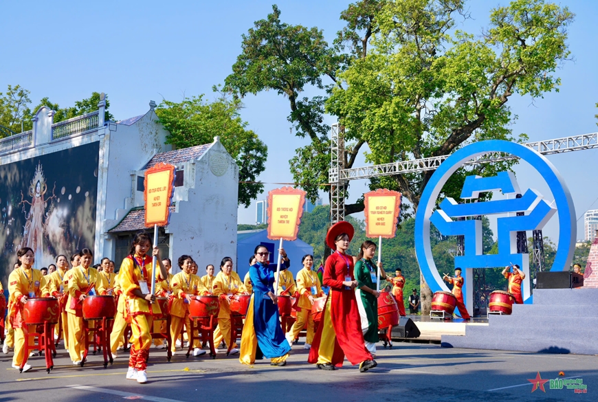 Tổng duyệt tái hiện đoàn quân tiếp quản Thủ đô năm 1954 tại hồ Gươm