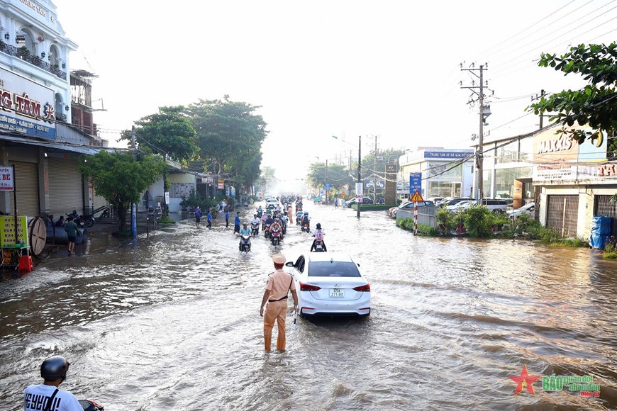 Cần Thơ: Triều cường gây ngập nặng tại quận Bình Thủy
