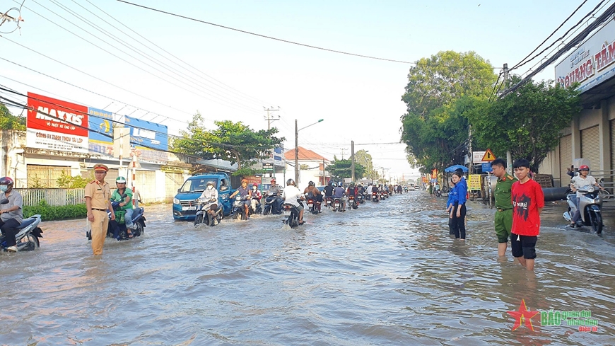 Cần Thơ: Triều cường gây ngập nặng tại quận Bình Thủy