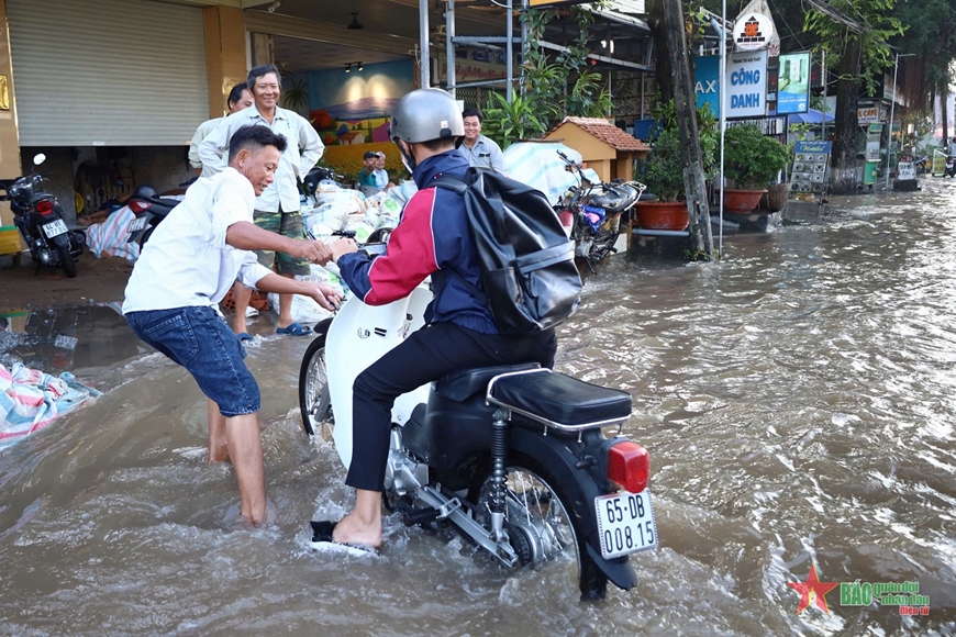 Cần Thơ: Triều cường gây ngập nặng tại quận Bình Thủy