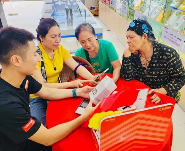 Giờ đây, smartphone đã đến được với mọi người dân và Viettel là nhà mạng đi tiên phong, dẫn dắt. 