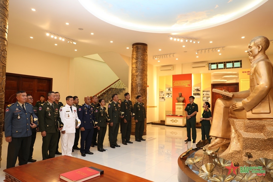 Học viện Chính trị khai mạc bồi dưỡng chuyên ngành giáo dục tâm lý sĩ quan cao cấp Quân đội Hoàng gia Campuchia khóa 14