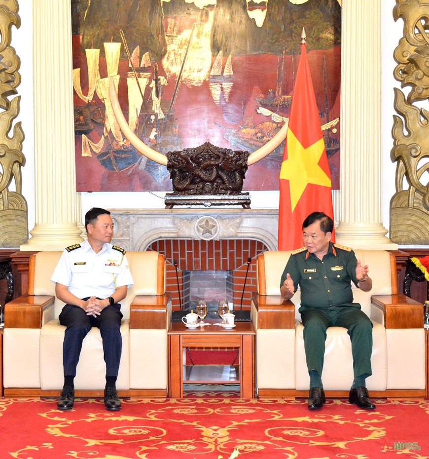 Thượng tướng Hoàng Xuân Chiến tiếp Tùy viên Quốc phòng Singapore