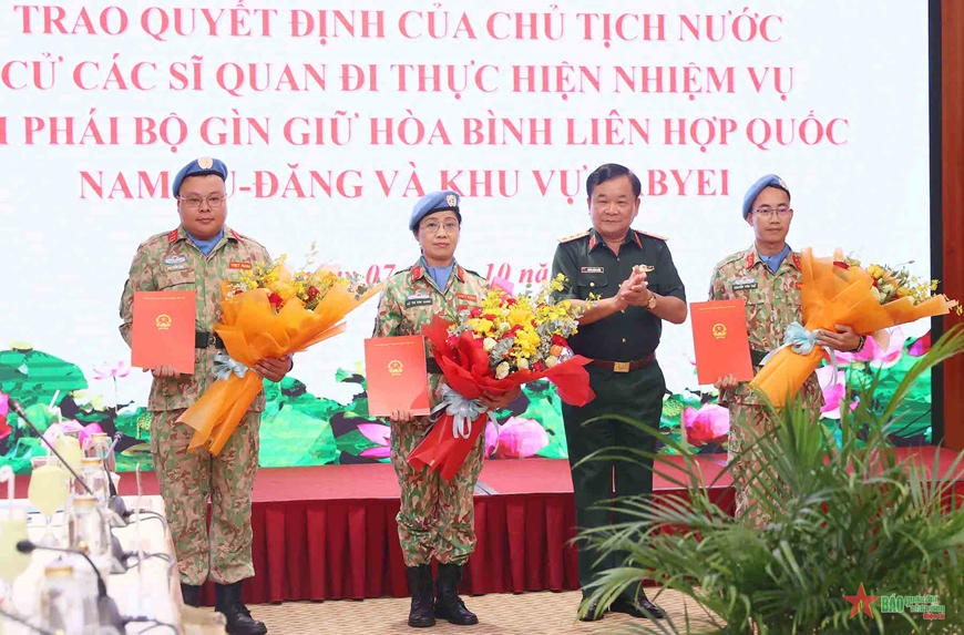 Thượng tướng Hoàng Xuân Chiến yêu cầu các sĩ quan mũ nồi xanh tiếp tục lan tỏa hình ảnh Bộ đội Cụ Hồ​