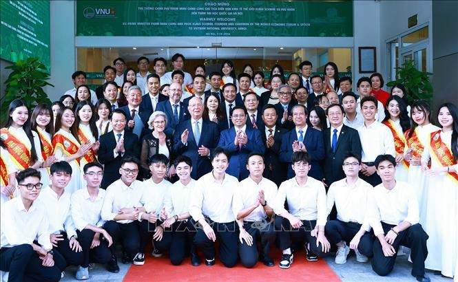 Thủ tướng Phạm Minh Chính và Chủ tịch Diễn đàn Kinh tế Thế giới giao lưu với sinh viên Việt Nam