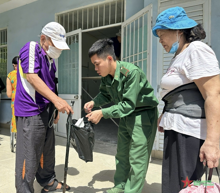 Bộ đội Biên phòng TP Đà Nẵng phối hợp tổ chức Chương trình “Bữa cơm nhân ái”