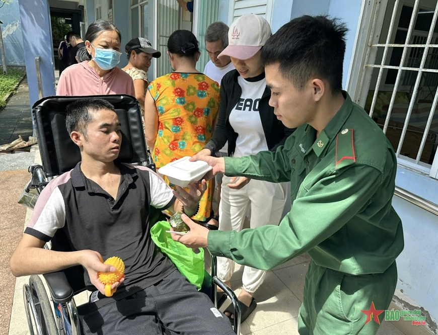Bộ đội Biên phòng TP Đà Nẵng phối hợp tổ chức Chương trình “Bữa cơm nhân ái”