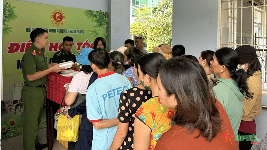 Bộ đội Biên phòng TP Đà Nẵng phối hợp tổ chức Chương trình “Bữa cơm nhân ái”