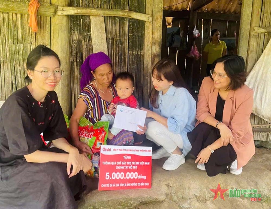 Hỗ trợ trẻ em chịu ảnh hưởng bão số 3 tại tỉnh Lào Cai