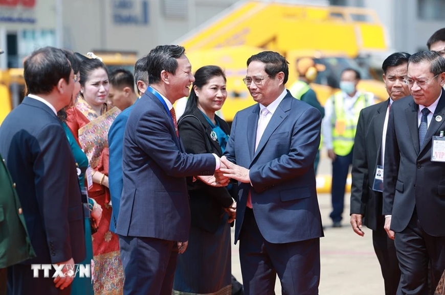Thủ tướng Phạm Minh Chính tới Vientiane, bắt đầu chuyến công tác tham dự Hội nghị Cấp cao ASEAN
