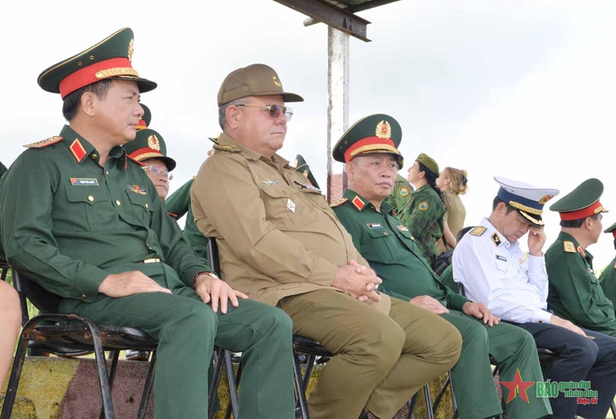 Thượng tướng Trịnh Văn Quyết thăm Lữ đoàn đặc công cơ động, Bộ các Lực lượng vũ trang cách mạng Cuba