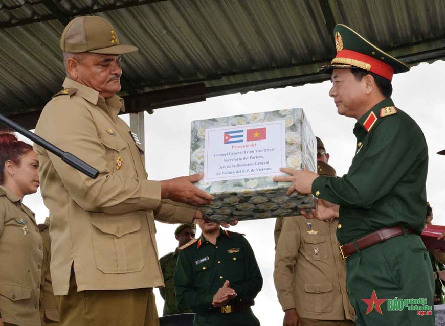 Thượng tướng Trịnh Văn Quyết thăm Lữ đoàn đặc công cơ động, Bộ các Lực lượng vũ trang cách mạng Cuba