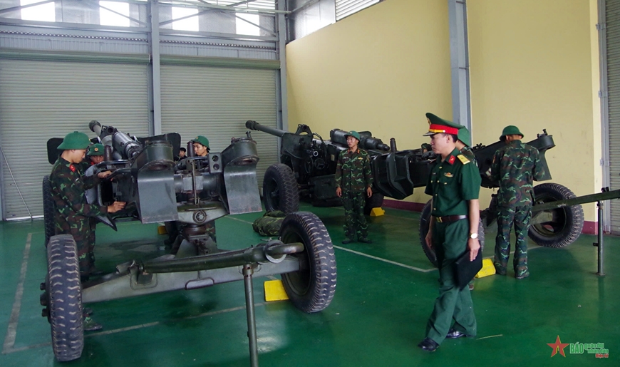  Lữ đoàn 164 duy trì nghiêm nền nếp bảo dưỡng, bảo quản vũ khí trang bị.