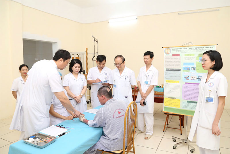 Bệnh viện Bỏng Quốc gia Lê Hữu Trác tổ chức Hội thao kỹ thuật sáng tạo tuổi trẻ năm 2024