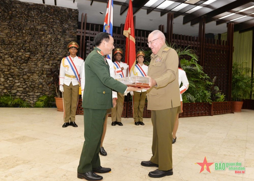 Thượng tướng Trịnh Văn Quyết tiếp tục các hoạt động trong chuyến thăm và làm việc tại Cuba