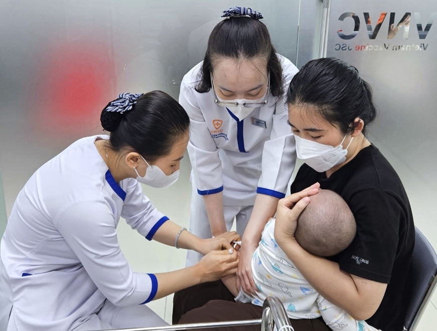 VNVC và Tập đoàn dược phẩm Sanofi thảo luận hợp tác sản xuất vắc xin tại Việt Nam