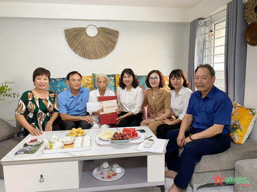Ký ức về ngày tiếp quản Thủ đô của nữ chiến sĩ quân y Hà thành