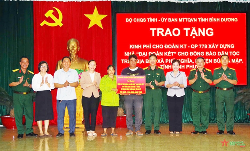 Đoàn Kinh tế - Quốc phòng 778 bàn giao kinh phí xây dựng 2 căn nhà “Đại đoàn kết” cho đồng bào dân tộc thiểu số