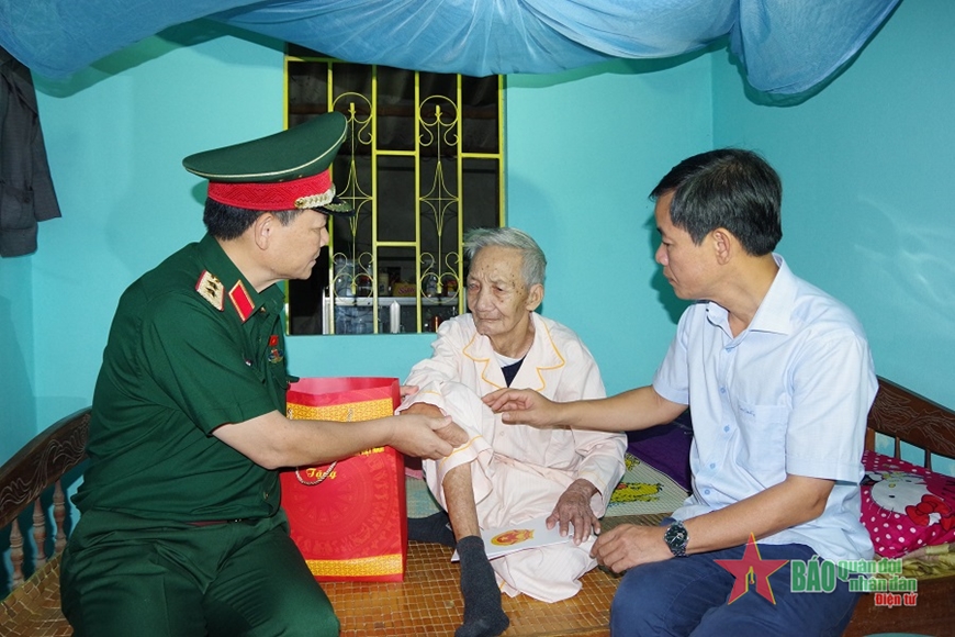 Trung tướng Phạm Trường Sơn dự Lễ khánh thành và bàn giao Nhà tình nghĩa tặng thân nhân liệt sĩ
