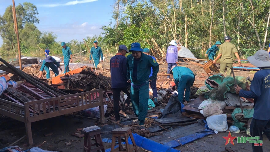 Kiên Giang: Gần 70 cán bộ, chiến sĩ khắc phục hậu quả lốc xoáy trên địa bàn huyện Giồng Riềng