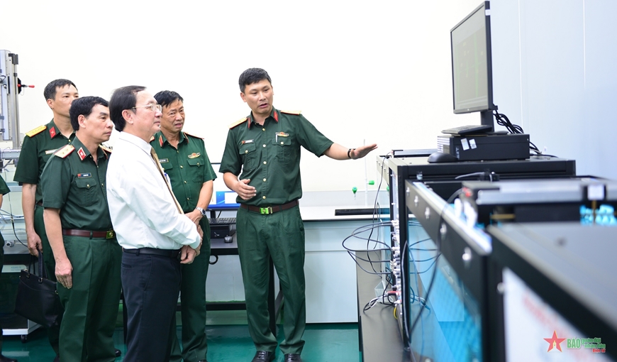 Bộ trưởng Bộ Khoa học và Công nghệ thăm và làm việc tại Học viện Kỹ thuật Quân sự