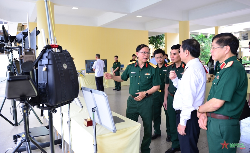 Bộ trưởng Bộ Khoa học và Công nghệ thăm và làm việc tại Học viện Kỹ thuật Quân sự
