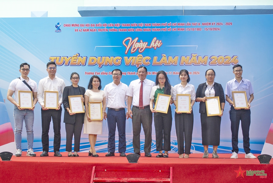Hơn 3.000 sinh viên tiếp cận việc làm trước khi tốt nghiệp