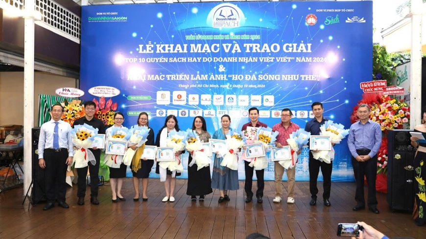 Doanh nhân đọc và viết
