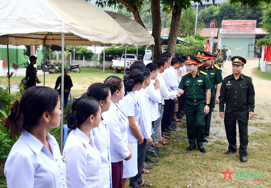 Khai mạc hoạt động khám, chữa bệnh miễn phí cho nhân dân Lào