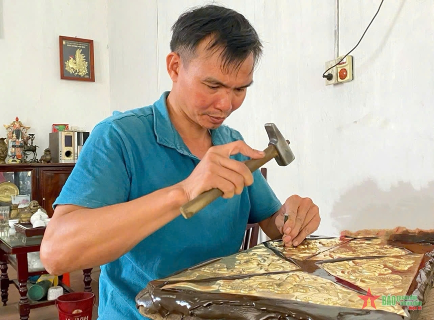 Nghệ nhân Phạm Văn Ngọ: Đôi bàn tay thổi hồn vào bạc