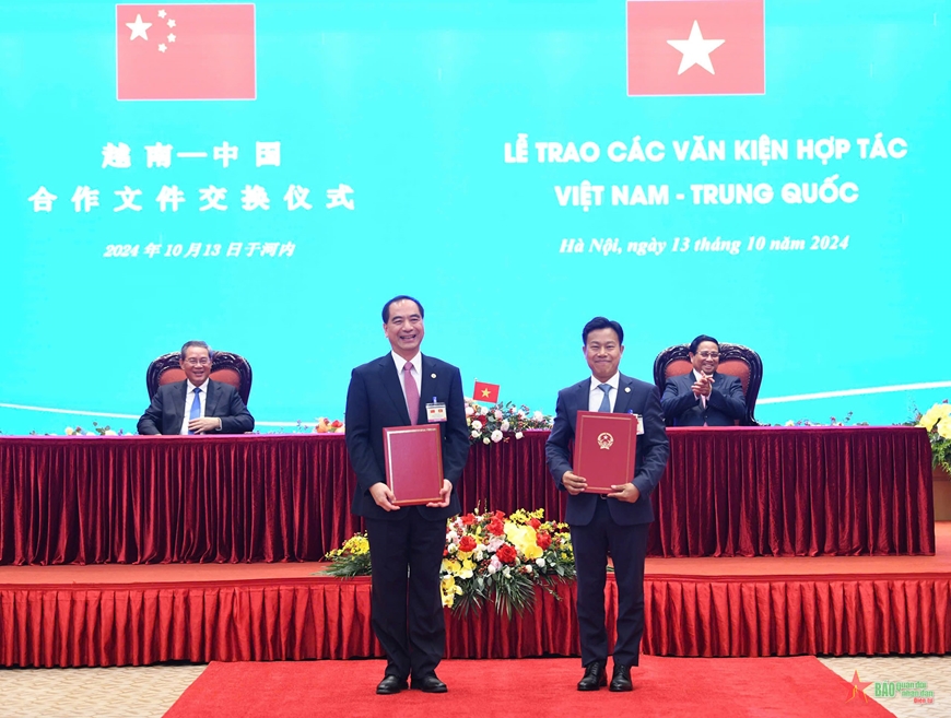 Thủ tướng Phạm Minh Chính và Thủ tướng Lý Cường chứng kiến Lễ trao văn kiện hợp tác giữa hai nước