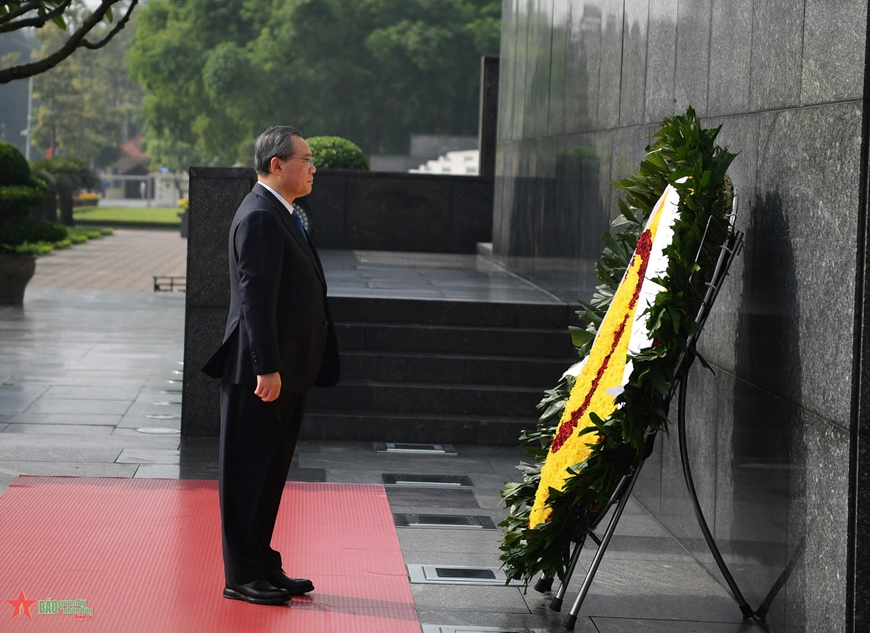 Thủ tướng Trung Quốc Lý Cường vào Lăng viếng Chủ tịch Hồ Chí Minh