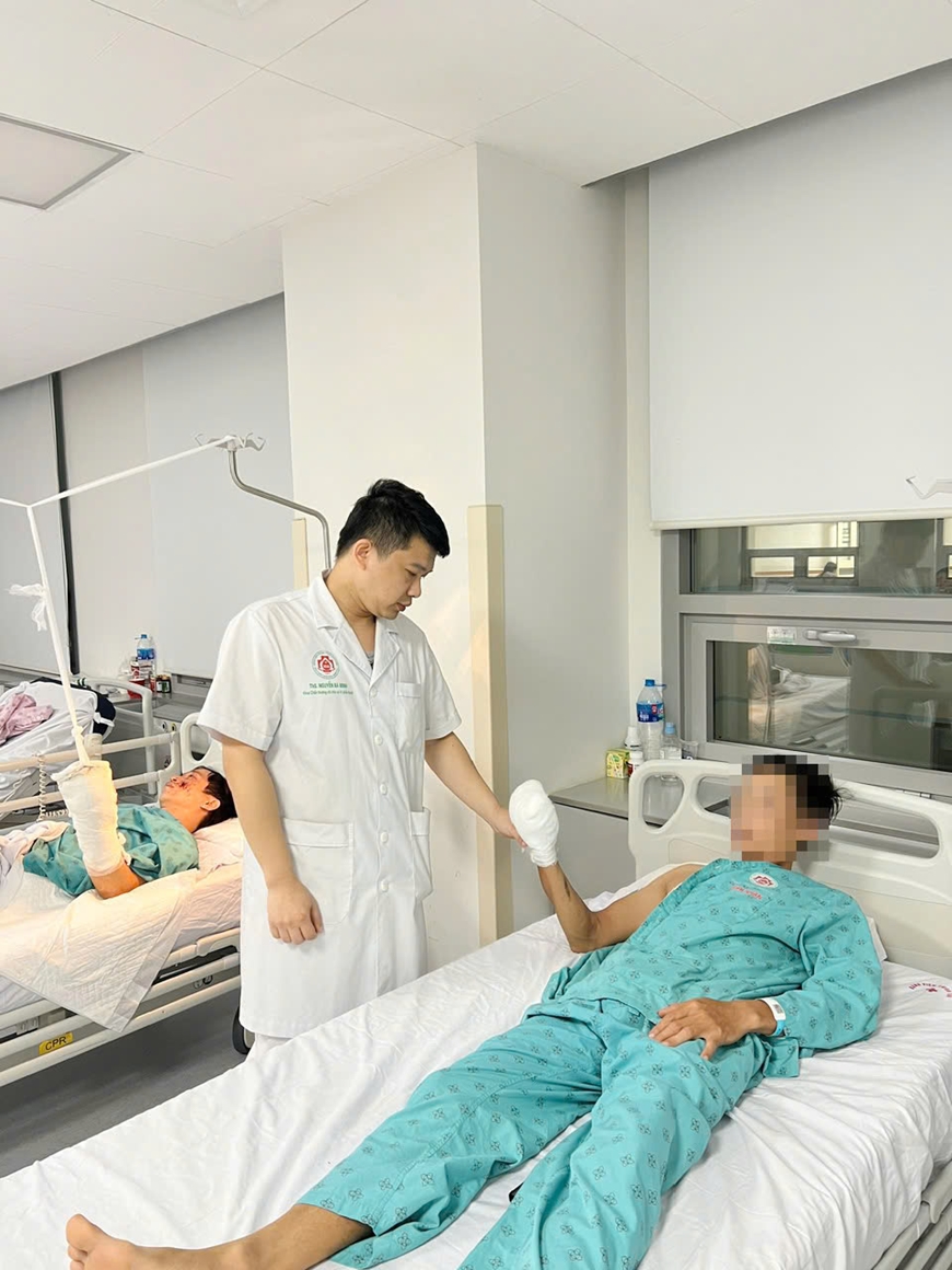 "Hồi sinh" bàn tay phải bị dập nát do máy xay thịt