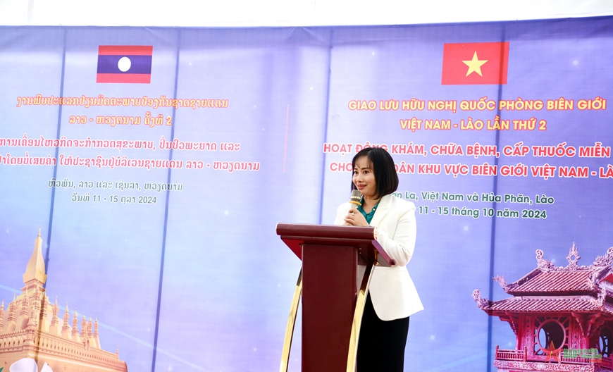 Thầy thuốc quân y Việt Nam - Lào khám bệnh, cấp thuốc miễn phí cho người dân khu vực biên giới Mộc Châu (Sơn La)