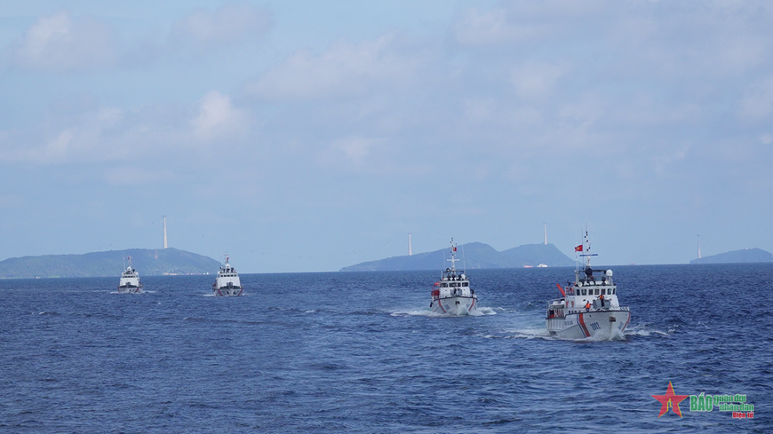 Bộ tư lệnh Vùng Cảnh sát biển 4 diễn tập chiến thuật vòng tổng hợp và bắn đạn thật