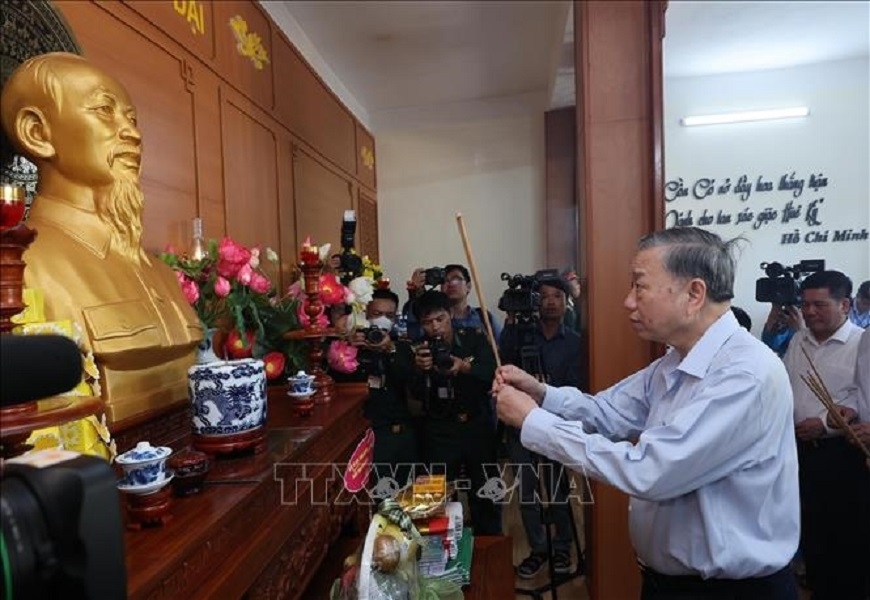 Tổng Bí thư, Chủ tịch nước Tô Lâm thăm, làm việc tại huyện đảo Cồn Cỏ (Quảng Trị)
