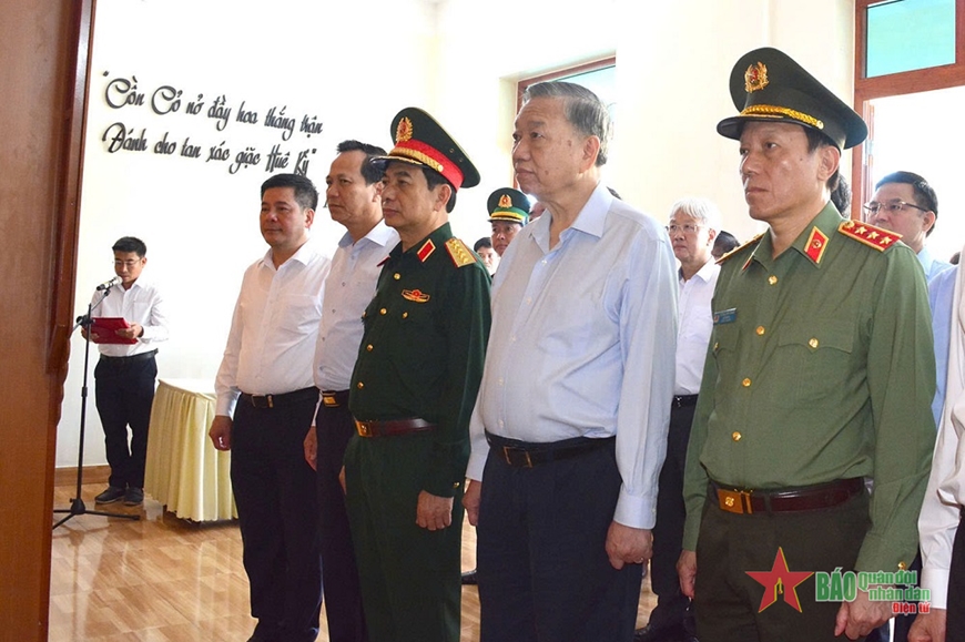 Tổng Bí thư, Chủ tịch nước Tô Lâm thăm, làm việc tại huyện đảo Cồn Cỏ (Quảng Trị)