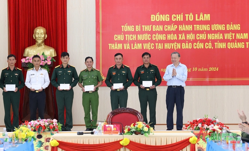 Tổng Bí thư, Chủ tịch nước Tô Lâm thăm, làm việc tại huyện đảo Cồn Cỏ (Quảng Trị)