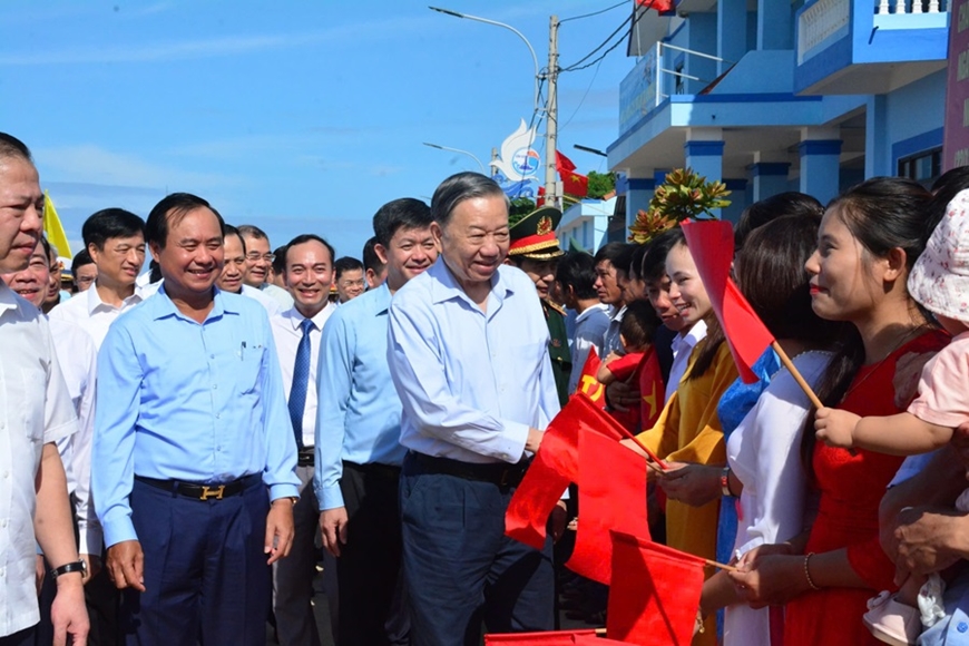 Tổng Bí thư, Chủ tịch nước Tô Lâm thăm, làm việc tại huyện đảo Cồn Cỏ (Quảng Trị)