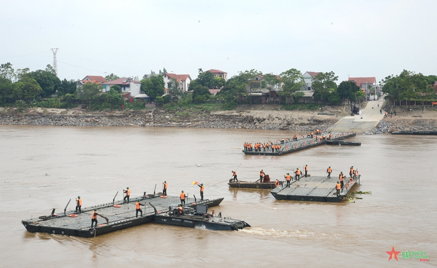 Tạm cắt cầu phao khu vực Phong Châu để bảo đảm an toàn cho người dân