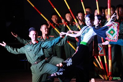 Gallery - 	Trường Sĩ quan Chính trị tổ chức dạ hội thanh niên