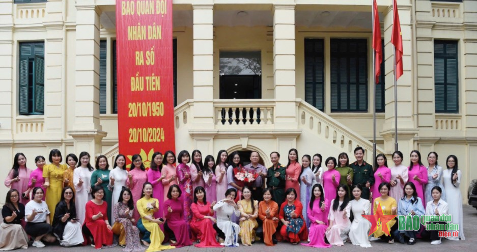 Hội Phụ nữ Báo Quân đội nhân dân gặp mặt kỷ niệm Ngày Phụ nữ Việt Nam